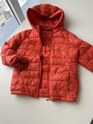 осенние куртки: Продается весенне осенняя куртка на 5-7 лет Легкая замок рабочий в