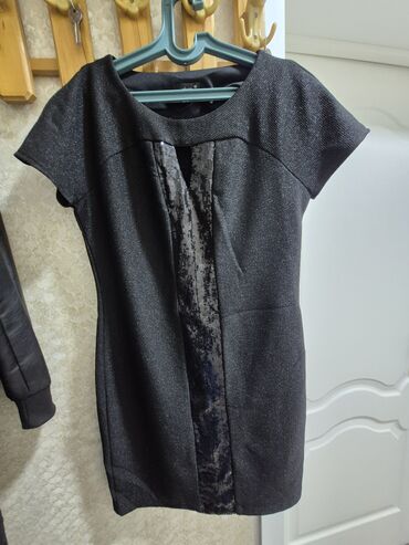 Ziyafət donları: Geyim dəsti – 3 müxtəlif uzun ziyafət/libas 1) Tünd göy maksi don - — 8