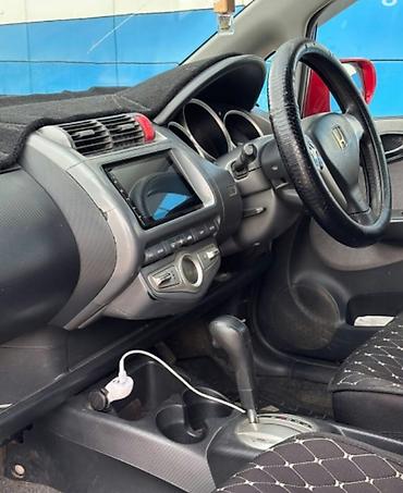 70 сом: Honda Fit: 2006 г., 1.5 л, Автомат, Бензин, Хетчбек — 4