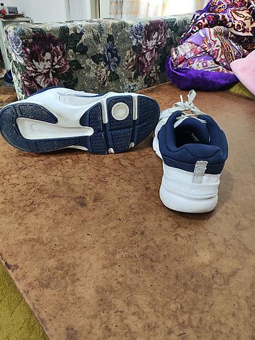 бир: Эркектердин кроссовкасы, 43, Nike, Колдонулган, түсү - Ак, Өзү алып кетүү — 1