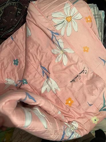 Одеяла и пледы: Одеяло, Б/у, Все сезоны — 5