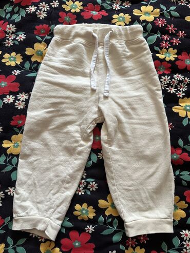 Верхняя одежда: Вещи на девочку. Куртка больше как ветровка на мягком флисе. Размер — 4