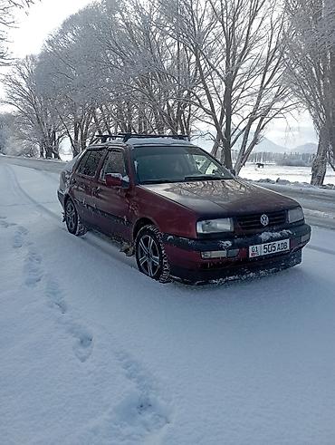 салон машины: Volkswagen Vento: 1993 г., Седан — 4