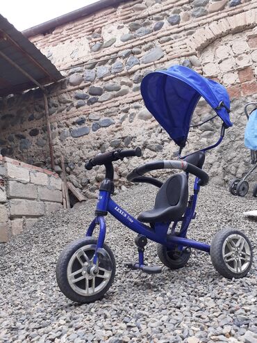 usaq velosipedleri sederek: Salam Aleykum. Araba yeni kimidir, yeni alınanda 200 AZN alınıb. Pir