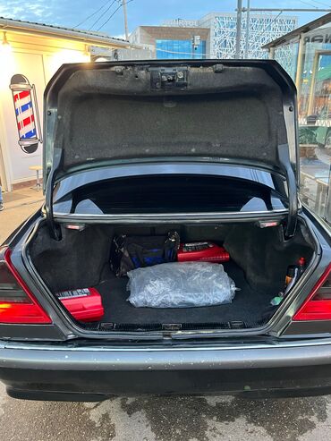 Mercedes-Benz: Mercedes-Benz C-Class: 2.2 l | 1994 il Sedan — 7