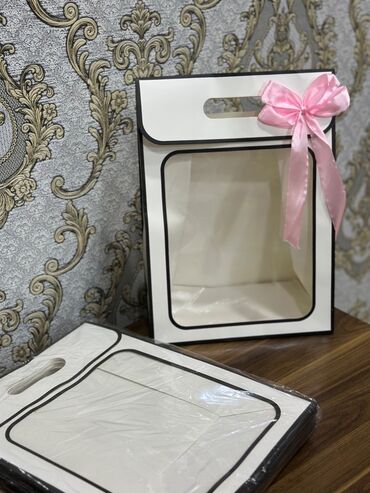 Yeni il oyuncaqları və bəzəkləri: Yeni il qutulari, Qiymet 1-2 azn civarindadi hamisini goturene endirim — 11