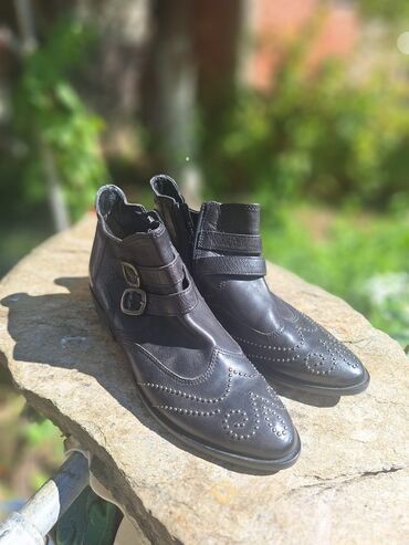 Gležnjače: Ženske kratke čizme – više modela Muške cipele. cena od 30 do 60 — 44