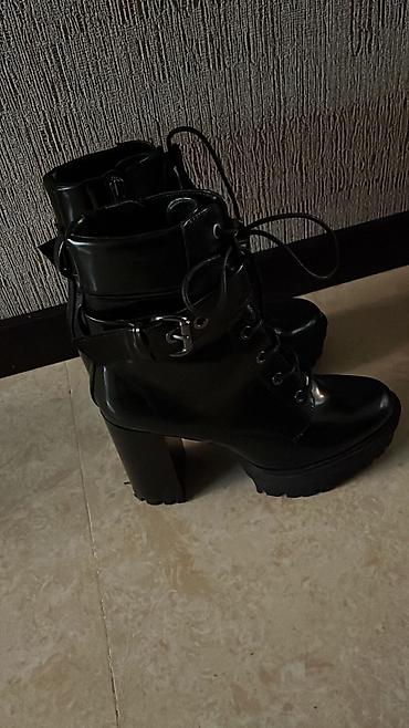 qadin bot: Bershka, Ölçü: 39, rəng - Qara, Yeni — 3