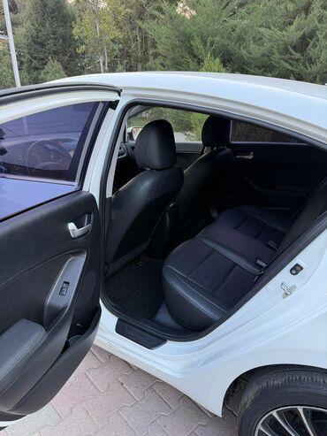 Kia: Kia K3: 1.6 l | 2017 il Sedan — 9