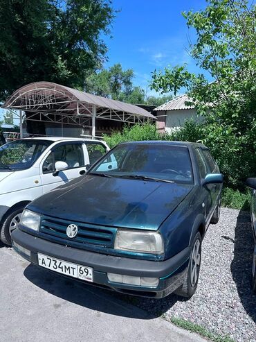 арзан машина сатам: Volkswagen Vento: 1993 г., 2 л, Механика, Бензин, Седан
