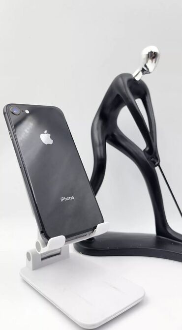 Apple iPhone: IPhone 8, Б/у, 64 ГБ, Черный, Защитное стекло, 72 %