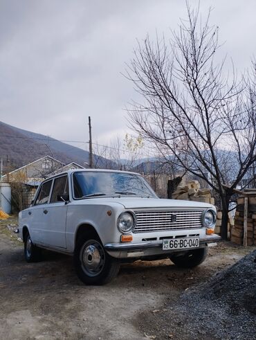 4 qapili niva qiymeti: VAZ (LADA) : 1.3 l | 1980 il 172000 km Sedan