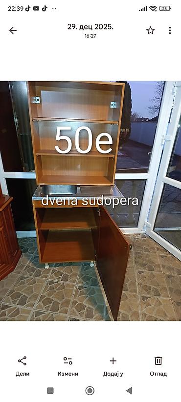 Ugaone garniture: Nameštaj – više artikala 1) Drvena vitrina sa staklenim krilima – — 9