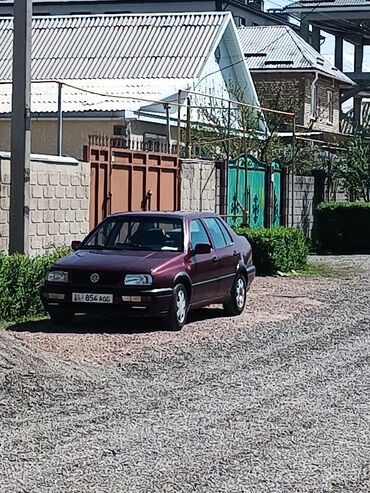 продам транспортер т2: Volkswagen Vento: 1993 г., 1.8 л, Механика, Газ, Седан