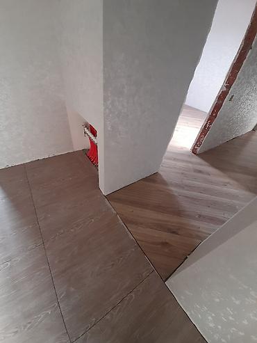 qapi ve pencere: Məhsul: Ağ daxili qapılar və dekorativ divar örtüyü (daş/mermer — 8