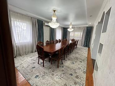Продажа коттеджей и домов: Продаётся дом 	•	Площадь: ~220 м² 	•	Участок: 5 соток 	•	2 этажа — 9