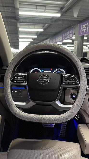 Другие детали кузова: Внедорожник (белый кузов, белый элементы) Ключевые особенности: - — 16