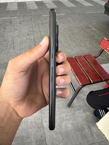 iphone 7 64: Telefon üçün dekorativ qoruyucu kab. Qara rəngdədir və arxa hissəsi — 4