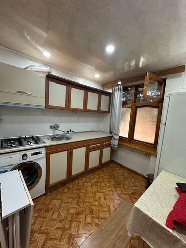 Uzunmüddətli kirayə mənzillər: Inşaatçılar metrosu düz çıxışında 5 mərtəbəli binanın 1-ci mərtəbəsi — 2