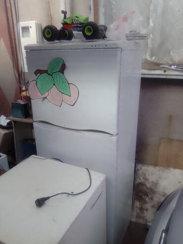 бренд вещи: Холодильник двухкамерный в хор состоянии Беловодское центр