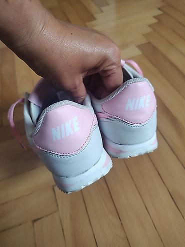 ženski: Bukvalno jednom obuvene, velike su mi, nove skroz sto se i vidi, Nike — 6