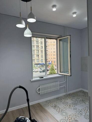 срочно продаю дом барачного типа: 1 бөлмө, 37 кв. м, 105-серия, 3 кабат, Евроремонт