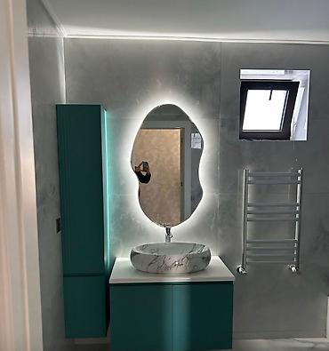 kase: Müasir vanna otağı üçün komplekt mebel və aksesuarlar - Asimmetrik — 1