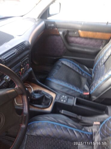 BMW: Интерьер автомобиля BMW (серия E34), седан. Описание: - Салон в — 2