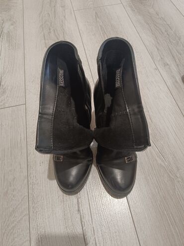 обувь зимный: Ботинки, 36, Basconi, Б/у, цвет - Черный