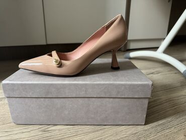 замшевые туфли в отличном состоянии: Туфли, 36, Jimmy Choo, Новый, цвет - Бежевый, Самовывоз