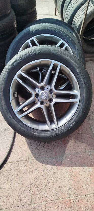 Disk təkərlər: Dörd ədəd, 235/55R19 ölçülü Hankook DynaPro HL3 təkərləri ilə təchiz