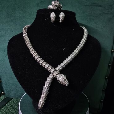 komplekt qızıl destleri instagram: Dəstə daxildir: Üzük, Sırğa, Boyunbağı, Bvlgari, Gümüş, 925 Əyar