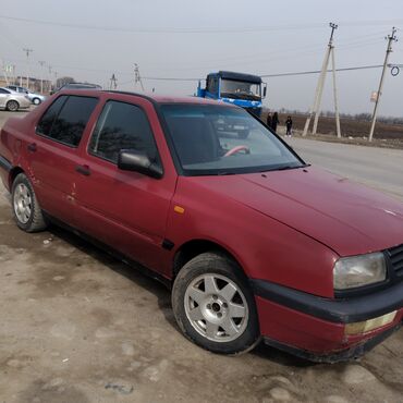 автомабил машина: Volkswagen Vento: 1993 г., 1.8 л, Механика, Бензин, Седан