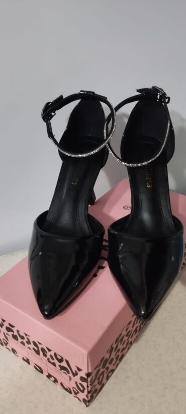 каблуки черные: Туфли 40, цвет - Черный