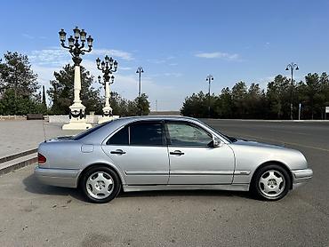 mersedes zaslonka: Mercedes-Benz E 200: 2 l | 1999 il Sedan — 5