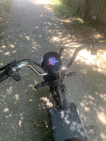 top riding: Электроскутер городского типа - Компоновка: низкая платформа для ног — 1