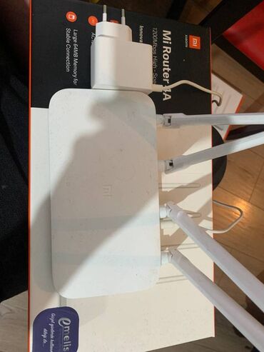Модемы и сетевое оборудование: Продам Роутер Xiaomi Mi Wi-Fi 4A Идеальное состояние работал полгода
