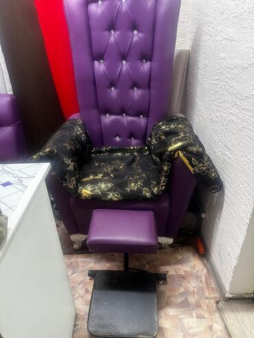 кресло парихмахерская: Продаются столы диваны и витрина все вместе