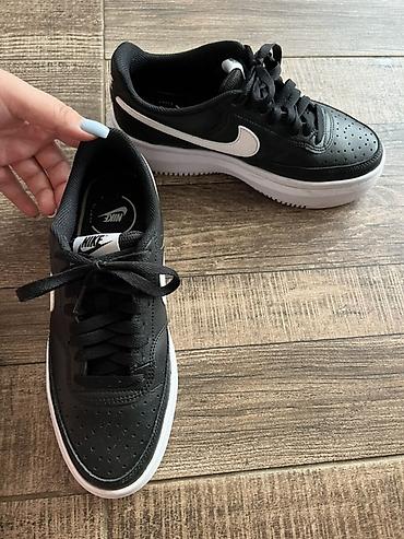 nike tn papuce: Nike ženske patike – crno‑bele
Nošene par puta samo — 4