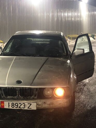 горит сегодня: BMW 5 series: 1990 г., 2.5 л, Механика, Бензин