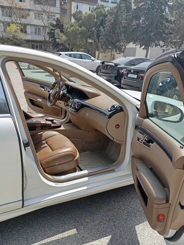 Mercedes-Benz: Mercedes‑Maybach S‑sinfi, ağ rəng, uzun baza. Eksteryer: xrom Maybach — 8
