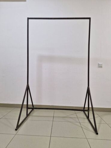 бу баннера: Рекламный штендер, размер рамки для баннера 1,5 м на 1 м, высота 1,65