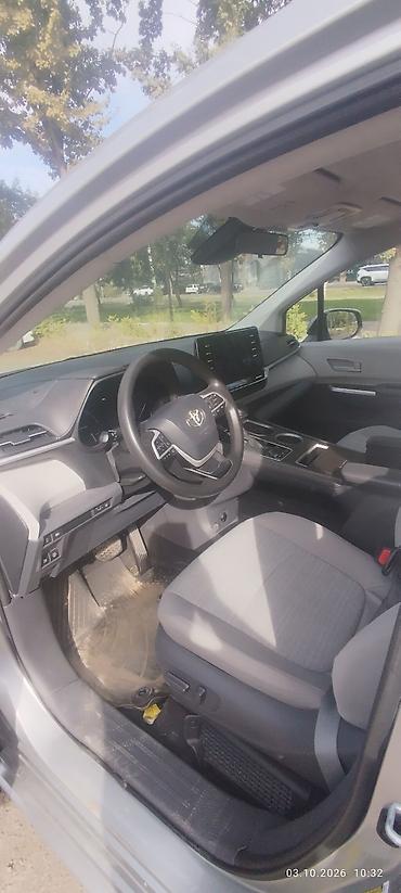 минивен гибрид: Toyota Sienna: 2021 г., Гибрид, Минивэн — 3