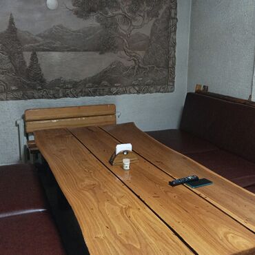 куплю мебель в карабалта: Конок бөлмөсү үчүн үстөл жана отургуч, түсү - Күрөң