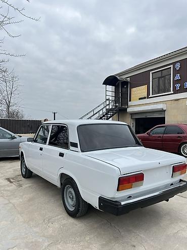 astra g on stupitsa: VAZ 2107 sedan – klassik dizaynlı, ağ rəngdə. Texniki və dizayn — 7