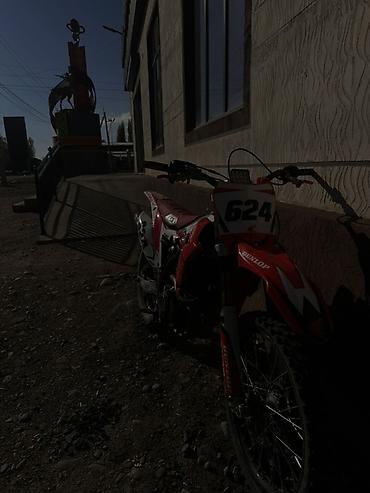 хонда эндуро: Эндуро/кросс мотоцикл Honda (стайлинг CRF) в красно-белой раскраске с — 4