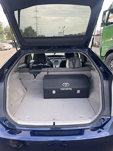 за неделю: Toyota Prius: 2015 г., 1.8 л, Автомат, Гибрид, Хэтчбэк — 2