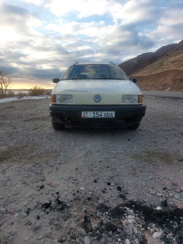 Volkswagen: Volkswagen Passat: 1991 г., 1.8 л, Механика, Бензин, Универсал