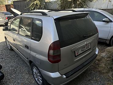 Mitsubishi Space Star: 2002 г., Универсал