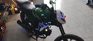 dort teker motosiklet: Kustom “street” üslubunda yığılmış kiçik həcmli motosiklet — 1